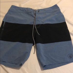 32 Volcom Hybrid Board Shorts